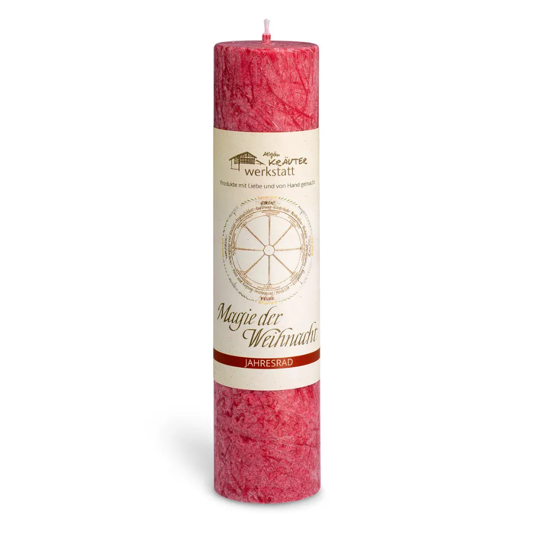 Rote Allgäuer Kräuterkerze "Magie der Weihnacht" (Jahresrad), bringt festliche Wärme & Geborgenheit.