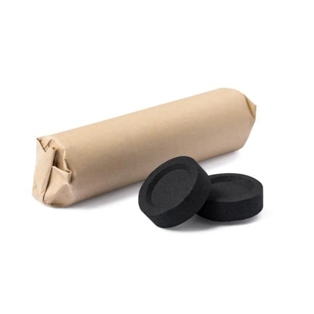 Räucherkohletabletten in Kraftpapierverpackung für gleichmäßiges und langanhaltendes Glühen.