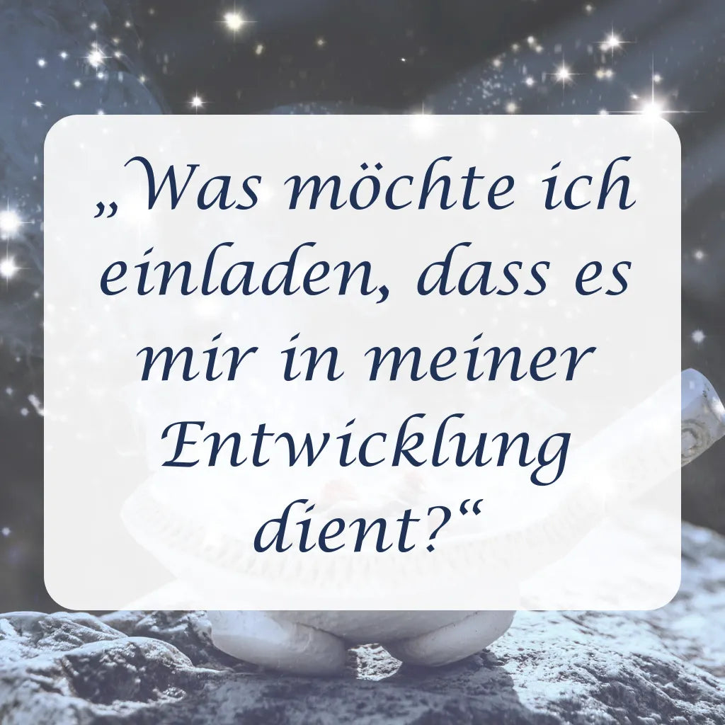 Affirmation "Was möchte ich einladen, dass es mir in meiner Entwicklung dient?" mit Sternen und Räuchergefäß.