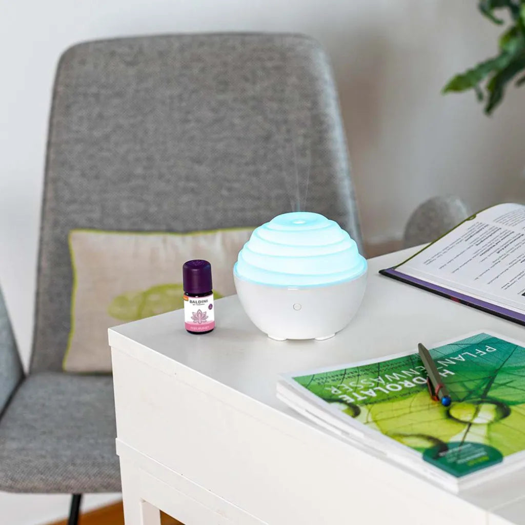 TaoWell Mini Aroma Diffuser mit Baldini Feelruhe Öl, stilvoll und leise, für kleine Räume.