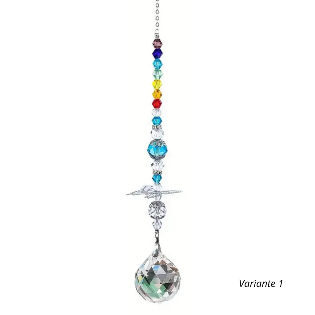 Sonnenfänger Kette mit Schmetterling, runder Kristallkugel und Regenbogenperlen für tanzende Lichtspiele und positive Energie.