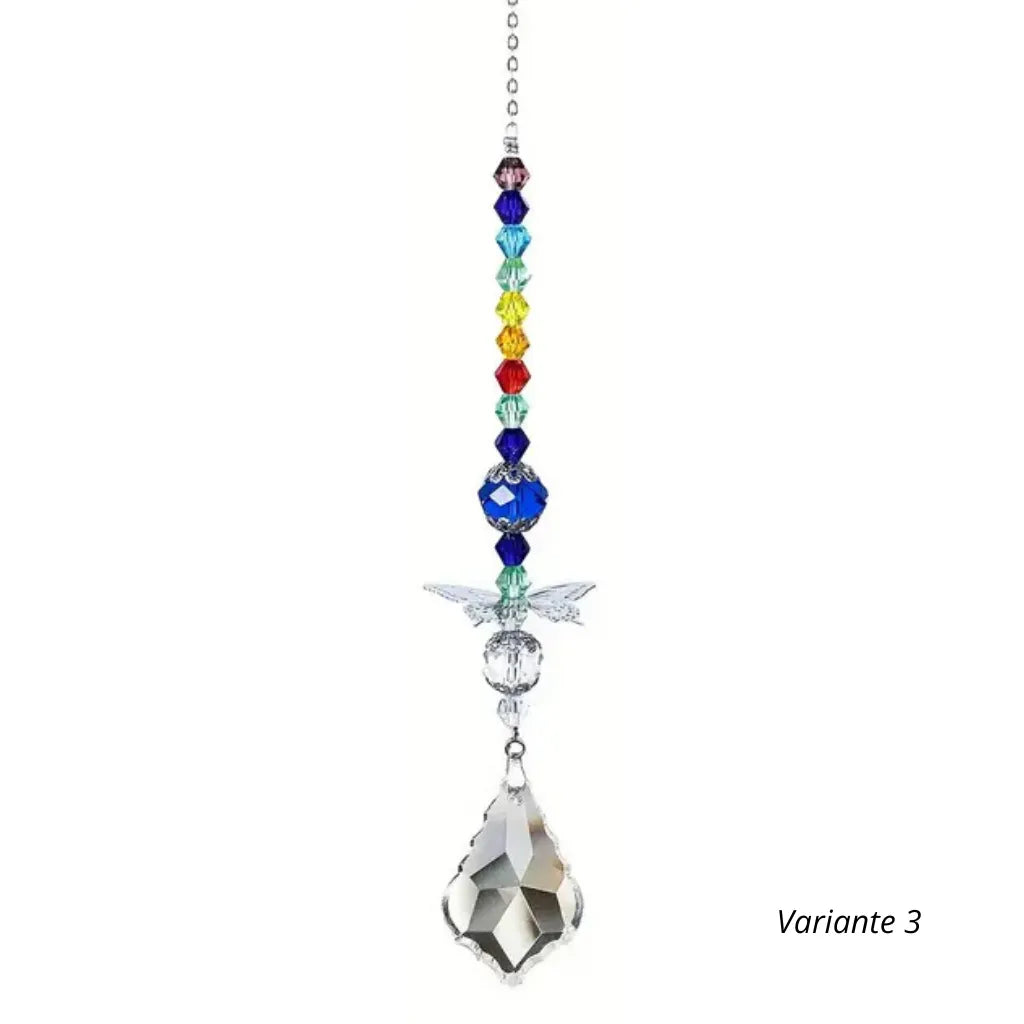 Sonnenfänger Kette mit Schmetterling, spitzem Tropfen-Kristall und Regenbogenperlen für Lichtspiele und harmonische Atmosphäre.