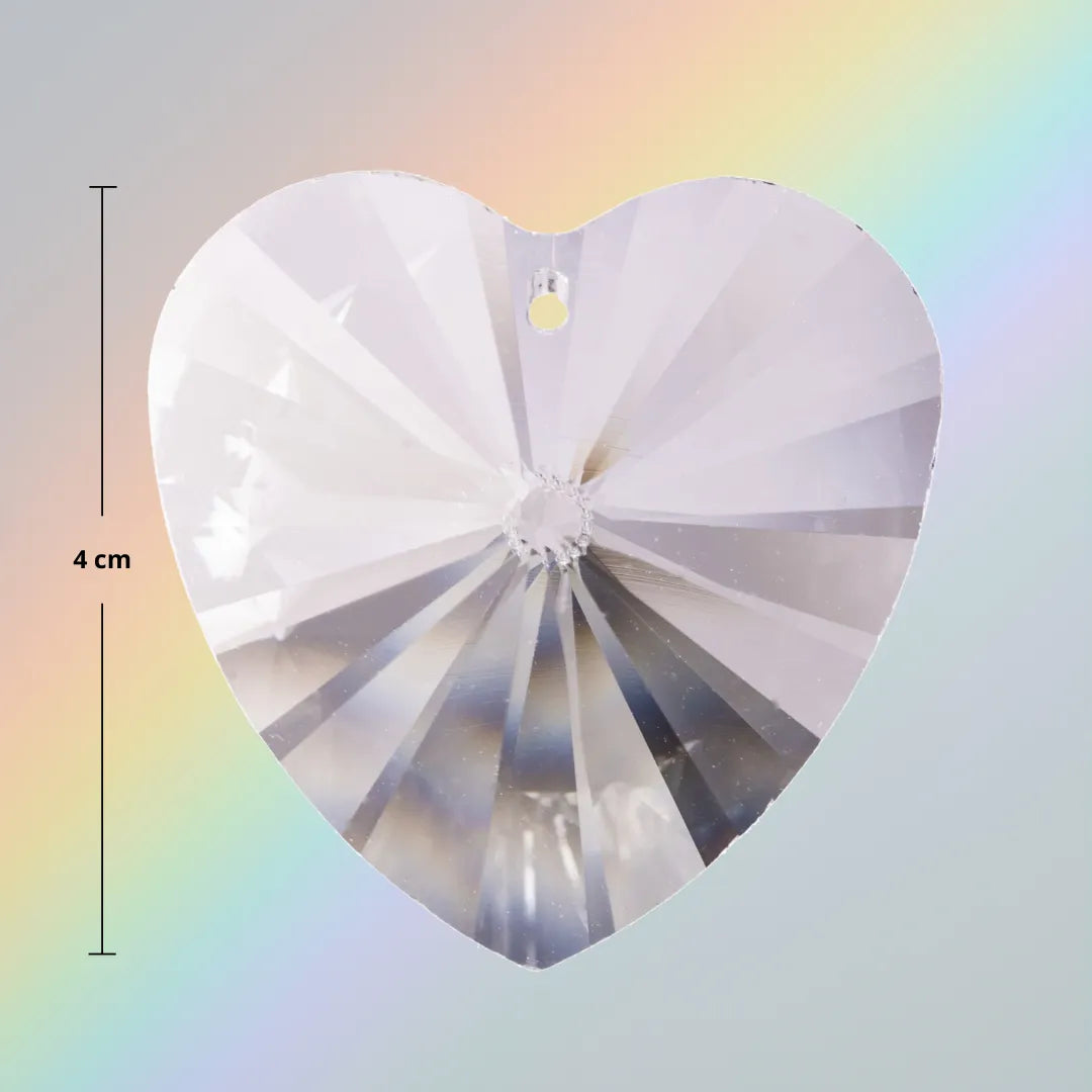 Liebevoller Sonnenfänger in Herzform aus bleifreiem Glas, 4 cm, zaubert schimmernde Lichtpunkte.