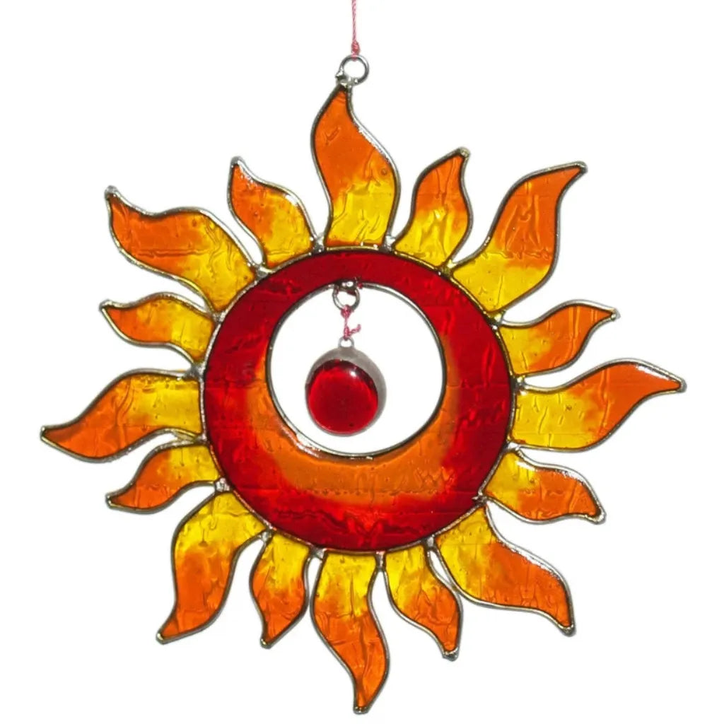 Sonnenfänger Sonne in Rot-Gelb aus Resin mit Glaselement, bringt pure Lebensfreude und magische Farbspiele.