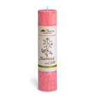 Rosa Allgäuer Heilkräuterkerze "Harmonie und Liebe" mit Weißdorn und Mariengras für emotionale Balance.