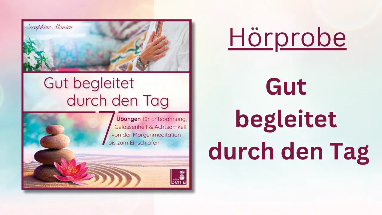 Coverbild Gut begleitet durch den Tag von Seraphine Monien: Lotusblüte und gestapelte Steine auf Sand. Übungen für Entspannung, Gelassenheit und Achtsamkeit.