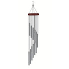 Windspiel mit 12 spiralförmig angeordneten Aluminiumröhren, dekorative Klangquelle für sanfte Klänge.