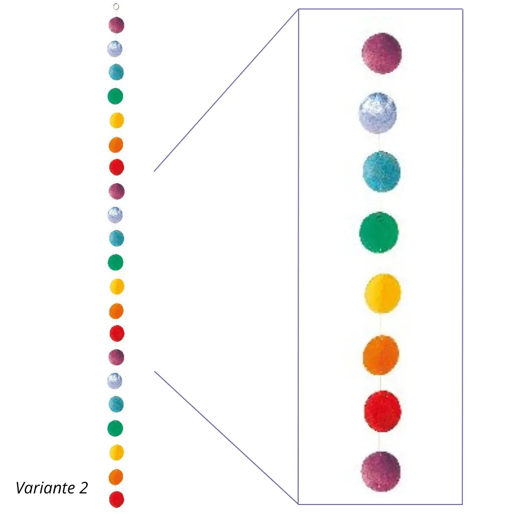 Muschelkette Variante 2 mit Detailaufnahme der regenbogenfarbenen Capiz-Muscheln. Zeigt die einheitliche Größe und den transparenten Schimmer der bunten Kugeln für die Dekoration.