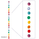 Muschelkette Variante 2 mit Detailaufnahme der regenbogenfarbenen Capiz-Muscheln. Zeigt die einheitliche Größe und den transparenten Schimmer der bunten Kugeln für die Dekoration.