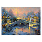 Thomas Kinkade Puzzle-Motiv 'Spirit of Christmas': Eine idyllische Winterlandschaft mit einer Steinbrücke, Schlittschuhläufern, einer Pferdekutsche und warm leuchtenden Häusern.
