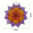 Sonnenfänger "Lotus Saat des Lebens" aus Glas mit 18 cm Durchmesser. Das Bild zeigt das bunte Mandalamotiv in Lila-Orange mit genauen Maßangaben für eine klare Größenübersicht.